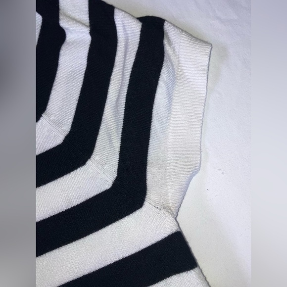 Torrid Black and White Short Sleeve lightweight sweater size 1 (14/16) - Picture 8 of 10